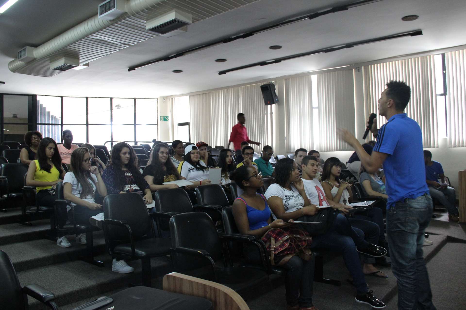 Câmara de Itabira - Presidente da Câmara faz apresentação do Parlamento  Jovem 2016