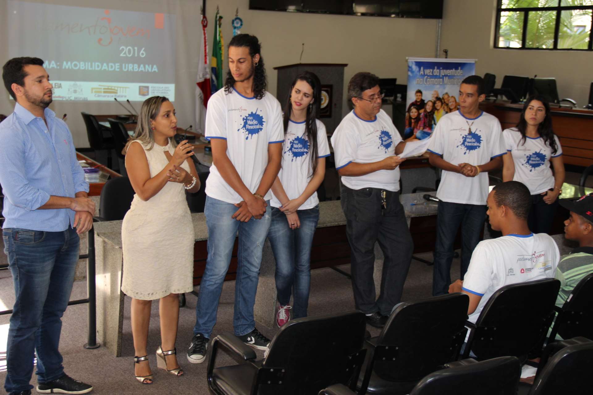 Câmara de Itabira - Presidente da Câmara faz apresentação do Parlamento  Jovem 2016