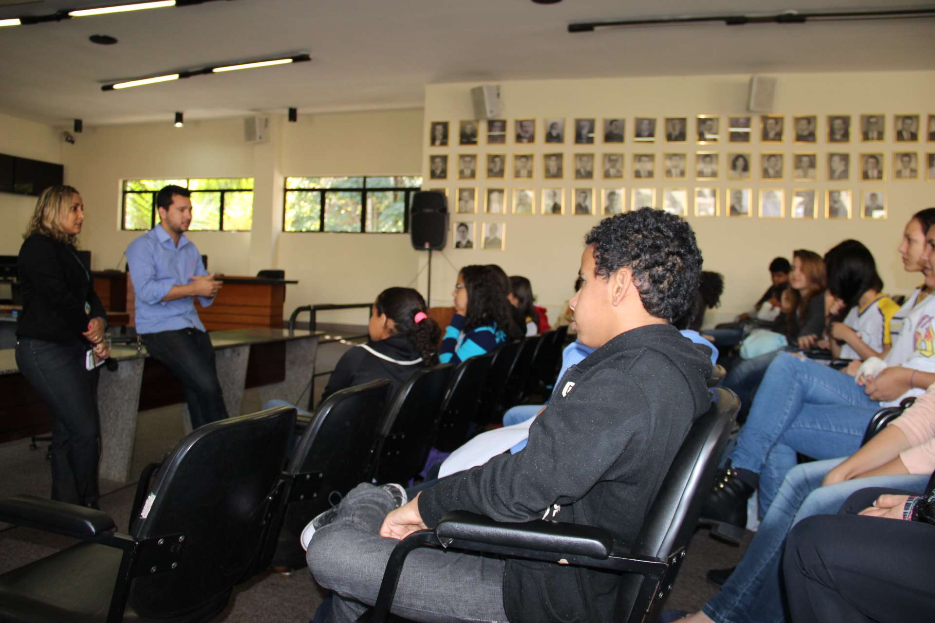 Câmara de Itabira - Presidente da Câmara faz apresentação do Parlamento  Jovem 2016