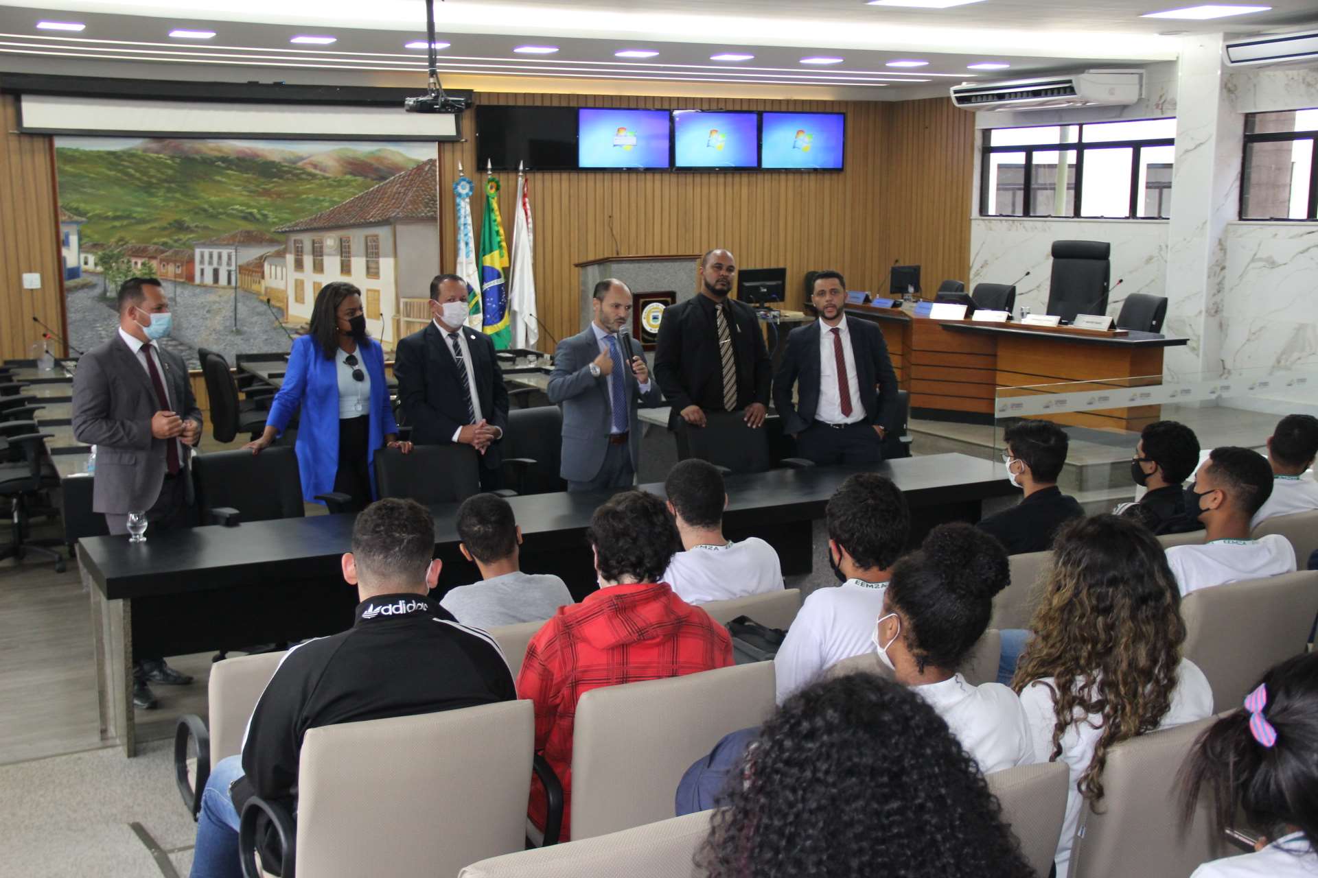 Câmara de Itabira - Presidente da Câmara faz apresentação do Parlamento  Jovem 2016