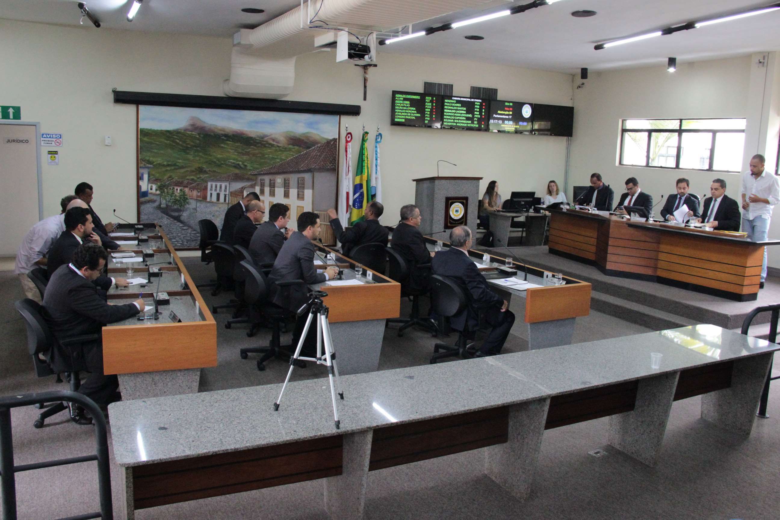 Câmara de Itabira - Presidente da Câmara faz apresentação do Parlamento  Jovem 2016