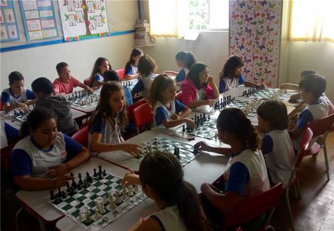 Escola Municipal Bezerra de Menezes utiliza o xadrez como ferramenta pedagógica e colhe bons frutos