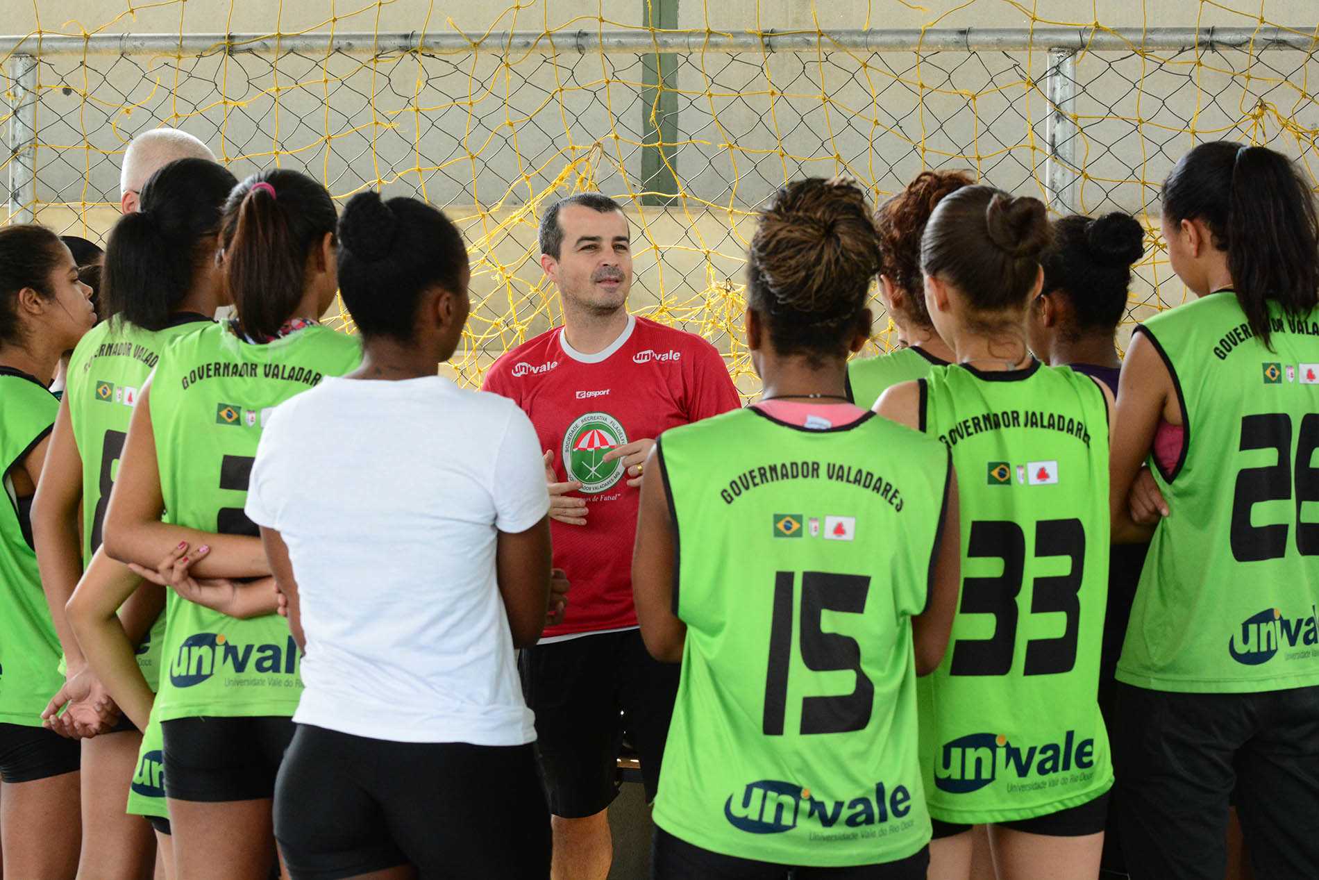 Escolinha de Futsal Feminino Gratuita continua a todo vapor no Ginásio de  Esportes do Rio Verde – Prefeitura Municipal de Colombo