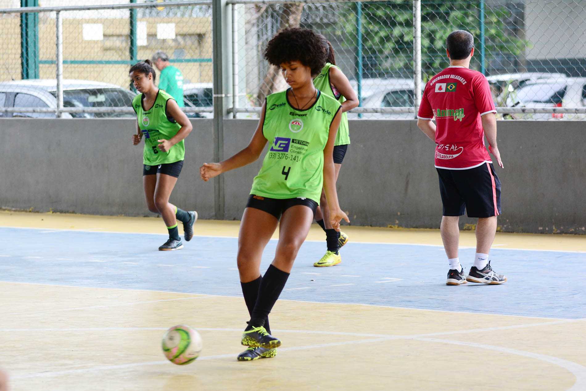 Escolinha de Futsal Feminino Gratuita continua a todo vapor no Ginásio de  Esportes do Rio Verde – Prefeitura Municipal de Colombo