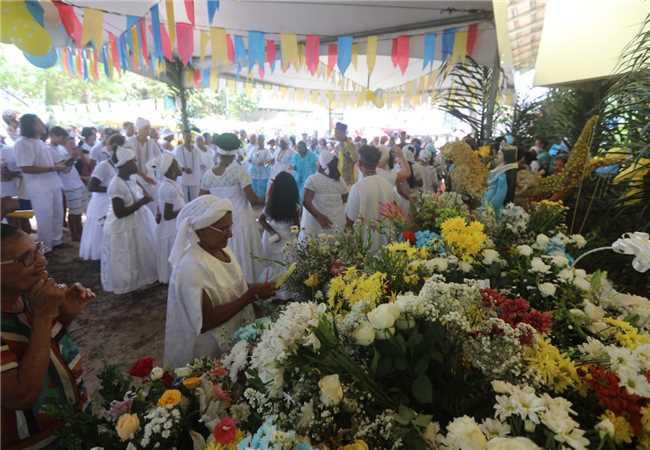 Religiosos, populares e turistas pedem a Iemanjá paz e fim da intolerância religiosa em Ilhéus