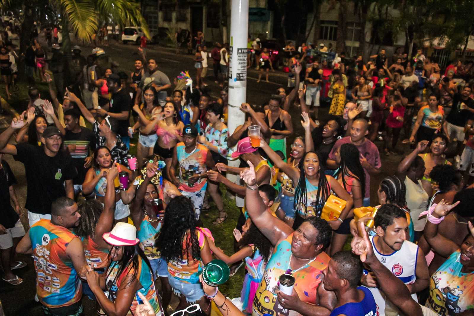 Prefeitura Municipal de Ilhéus - Carnaval de Ilhéus: Bloco 20 Comer e Os  Caretas puxam folia e mantêm tradição na Avenida