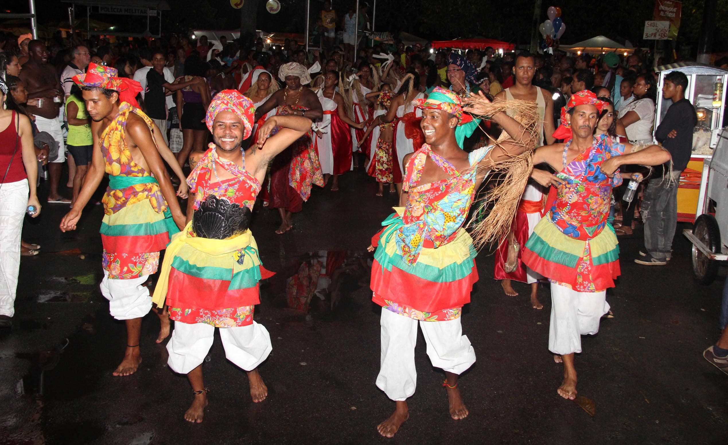 Portal da Transparência de Ilheus - Tradicionais blocos levaram para Ilhéus  Folia antigas músicas