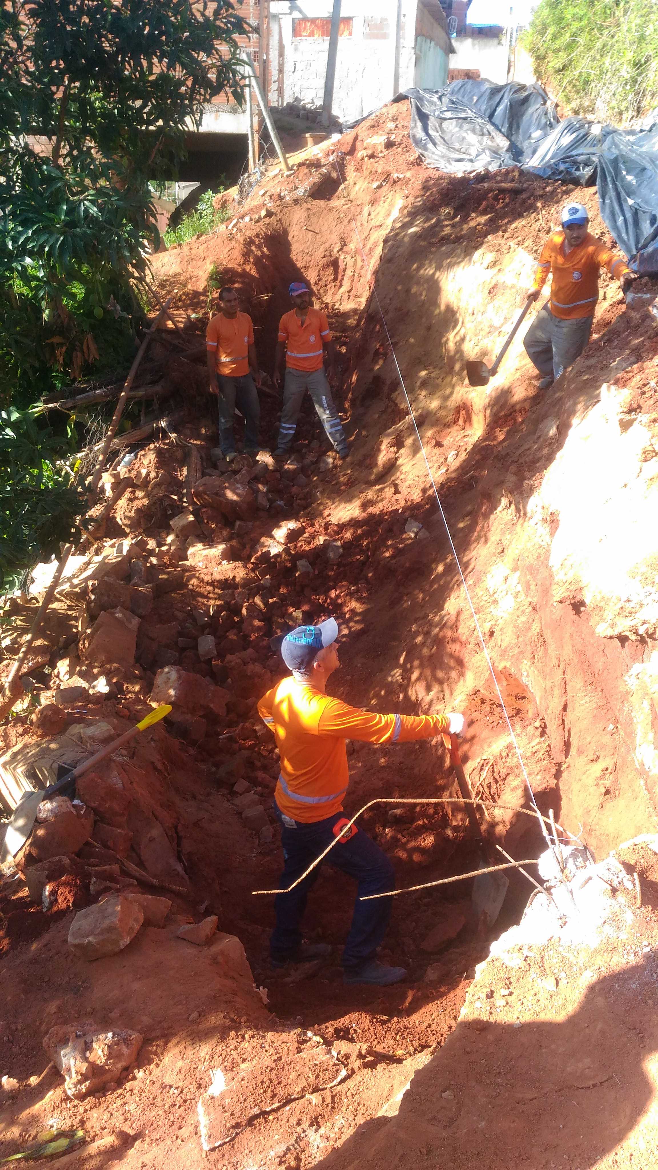 Prefeitura Municipal de Vila Velha: Avança construção de muro de contenção  em São Torquato