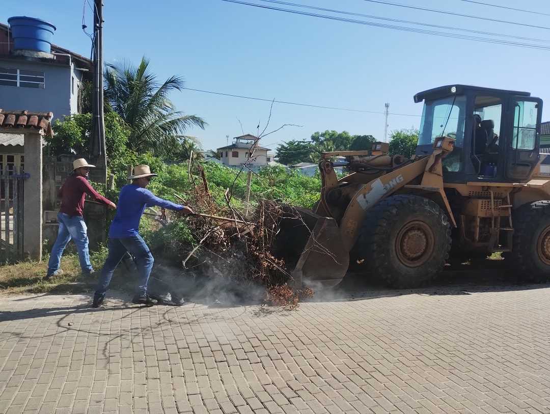 Itapemirim: Prefeitura faz limpeza e recolhimento de entulhos em Itaipava e  Itaoca - Matéria Prima Comunica