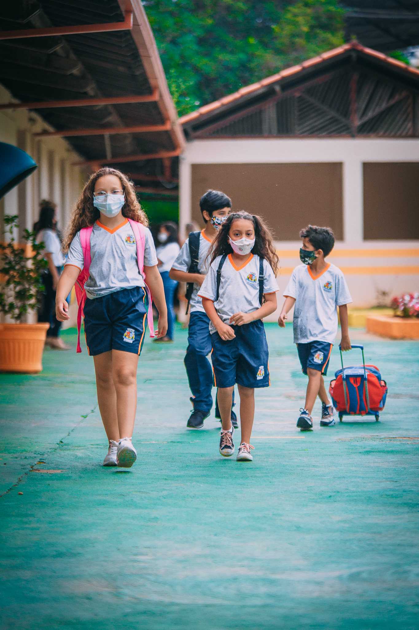 Prefeitura de Ouro Branco entrega fardamento para todos os alunos