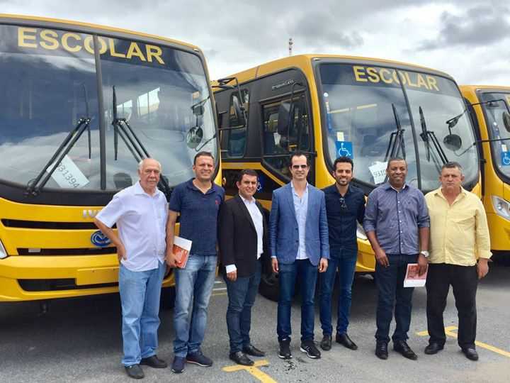 Prefeitura de Chácara  Dois ônibus escolares zero quilômetro foram  adquiridos