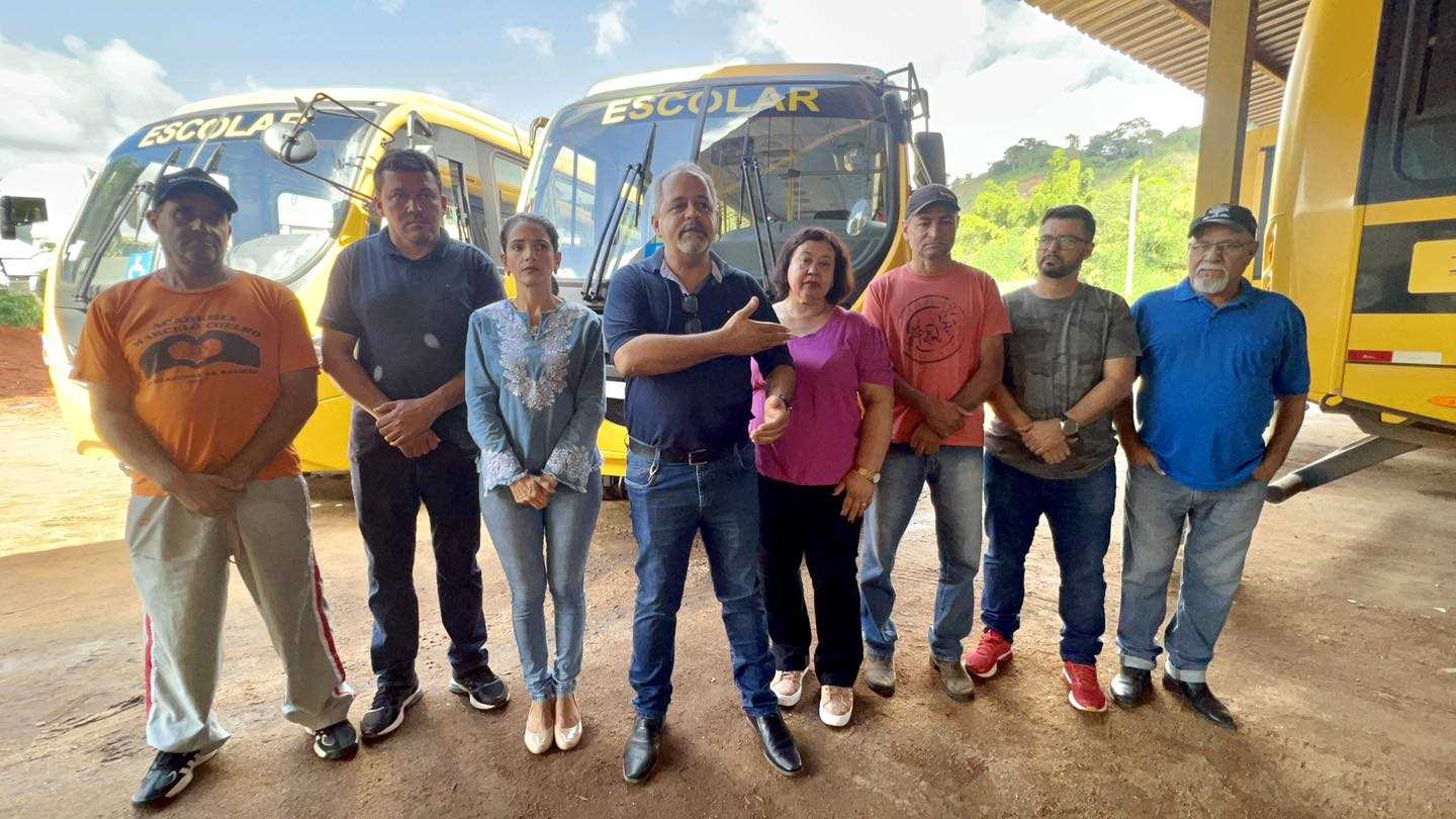 Prefeitura de Sooretama adquire dois ônibus para atender demandas