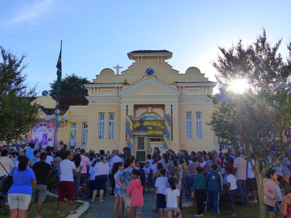 Prefeitura Municipal de São João Nepomuceno - Alunos e ex-alunos comemoram  110 anos da E.M.Cel José Brás