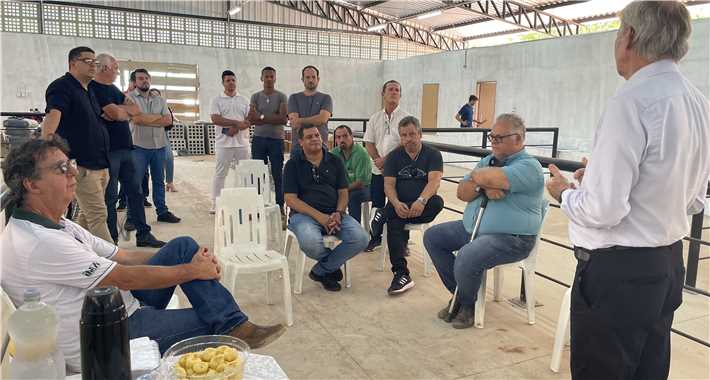 Prefeitura Municipal de Ubá - Prefeito recebe equipe para